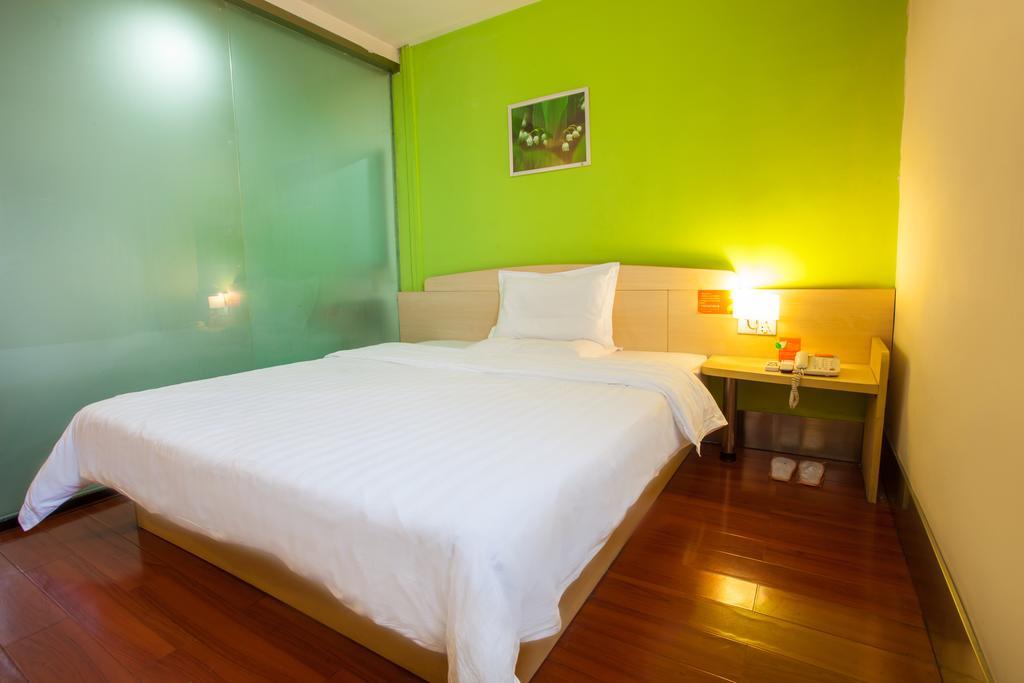 7Days Inn Xiamen Haicang Room photo